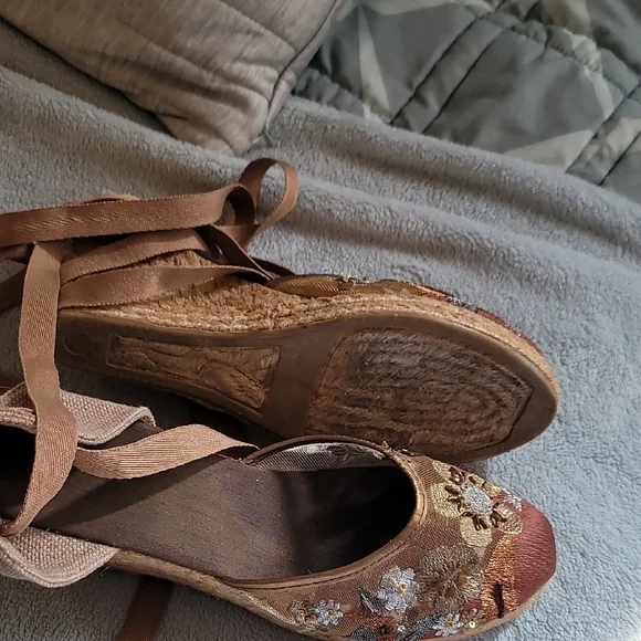 Embroidered Floral Espadrille Wedges Worn Once. - Picture 3 of 3